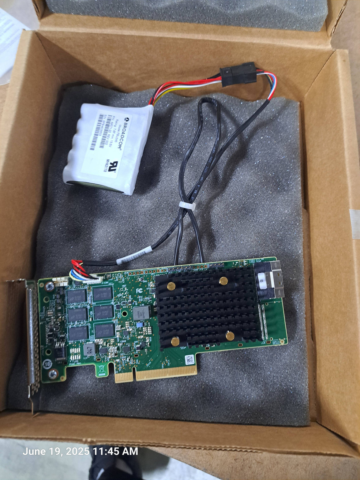 R5Y74A HPE SD Flex 280 Broadcom MegaRAID 9560-8i 8-Port 4GB Cache Tri-Mode 12G PCIe4 x8 Controller